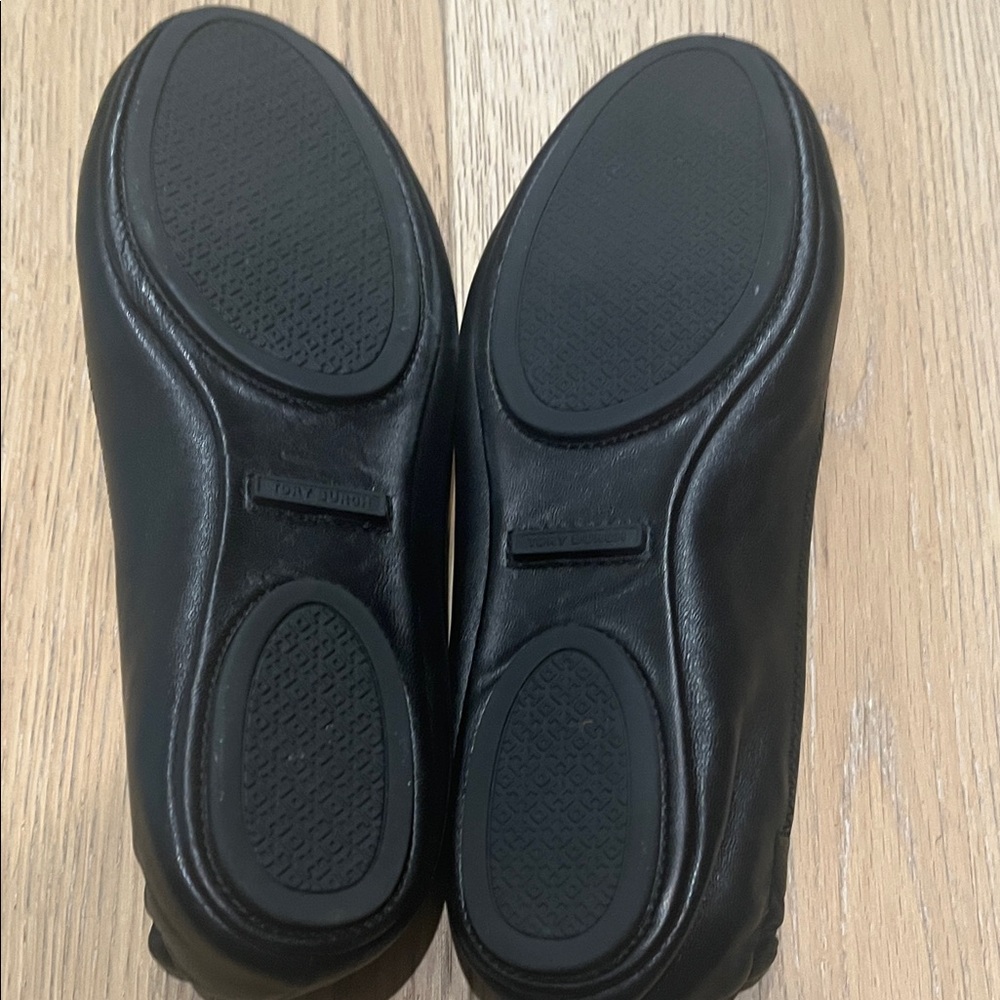 Tory Burch Black Leather Logo Ballet Flats - Picture 6 of 9